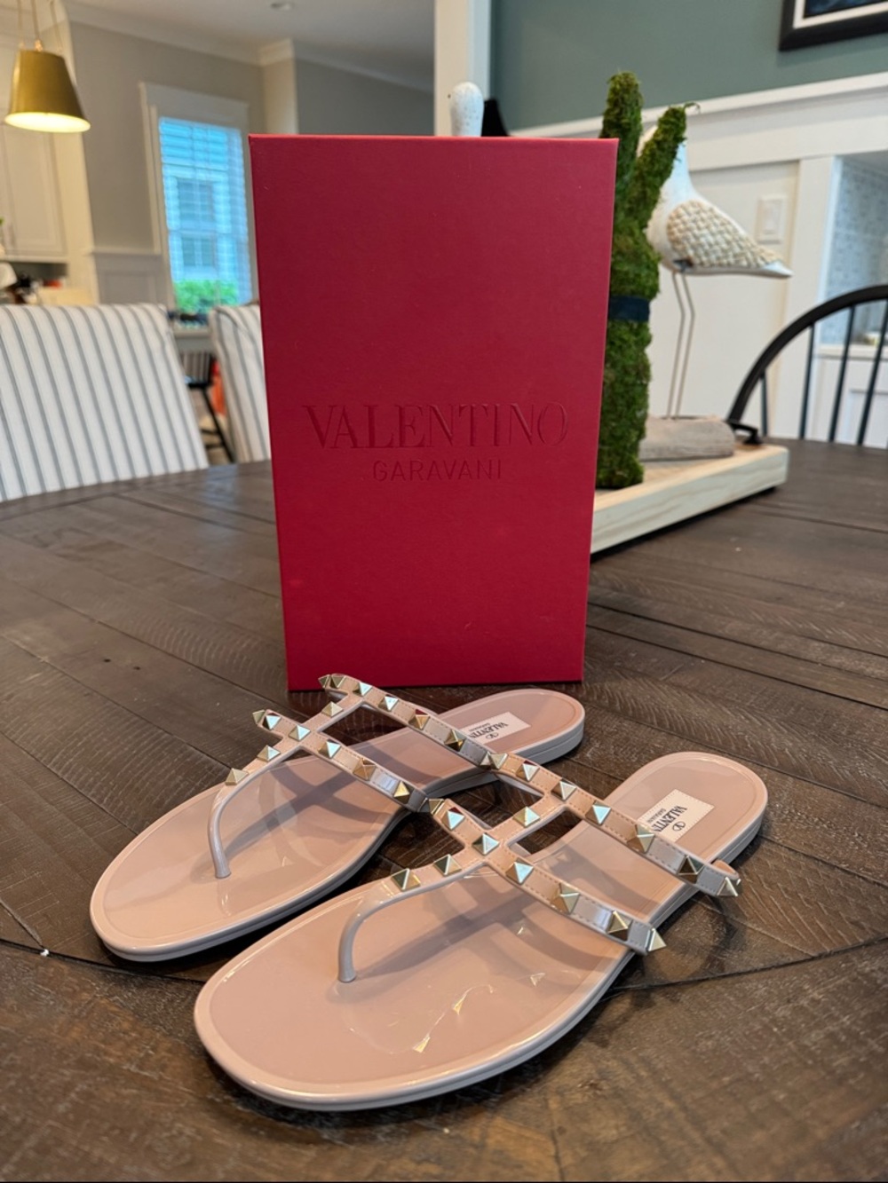 Valentino Garavani Patent Rockstud Thong Sandals Like New!!